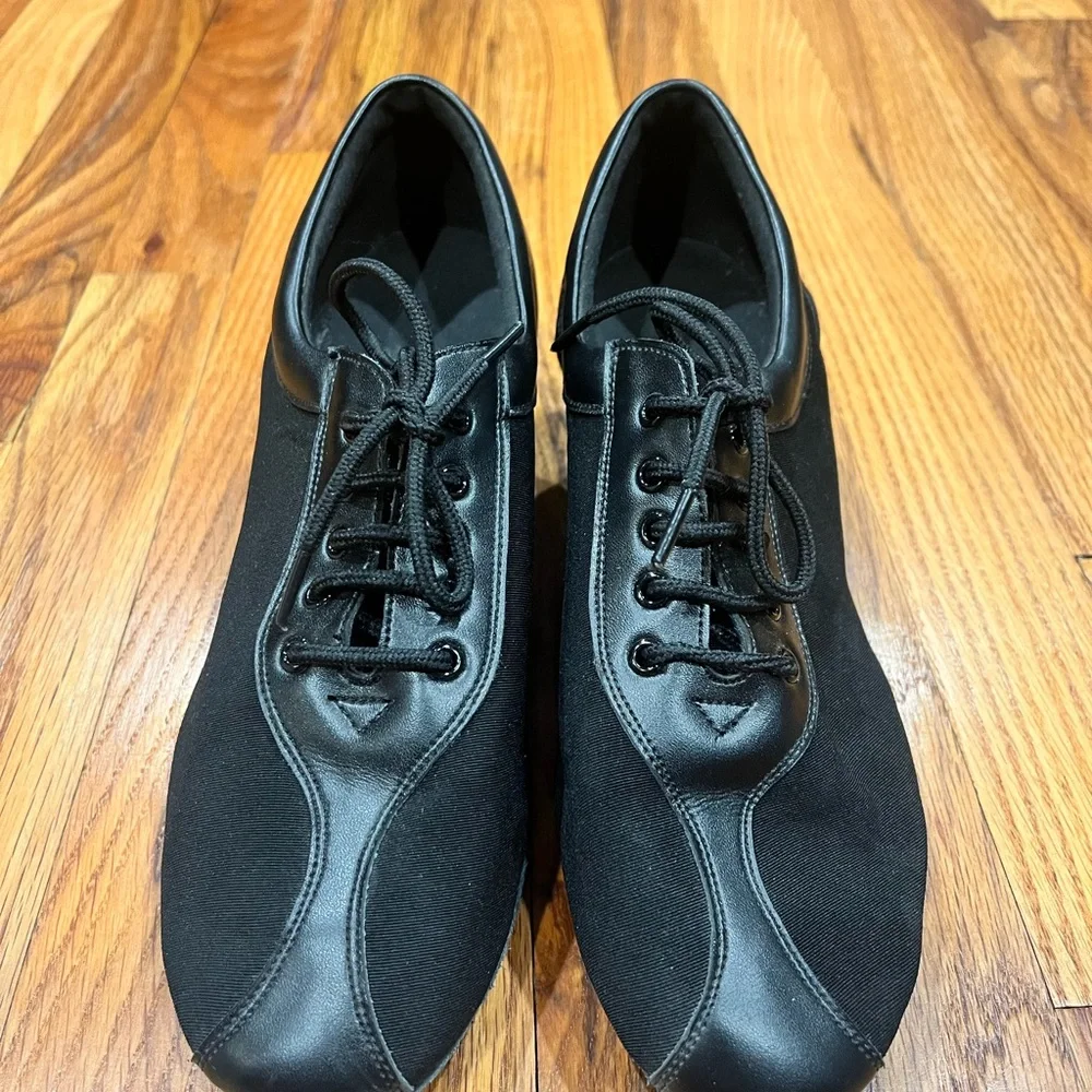 Black VERY FINE Ladies Practice/Cuban- Signature Series,Size 9.Some pilling area
